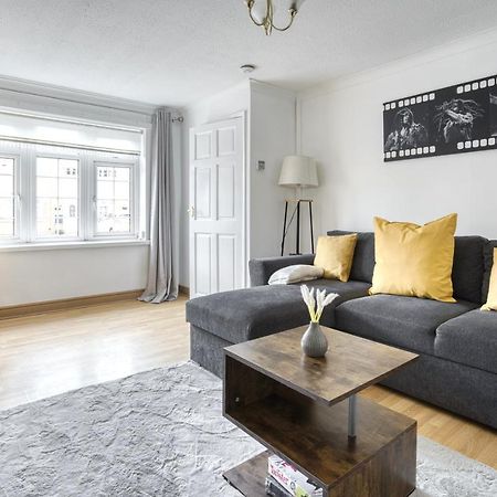 Liverpool Home With Free Parking West Derby Kültér fotó