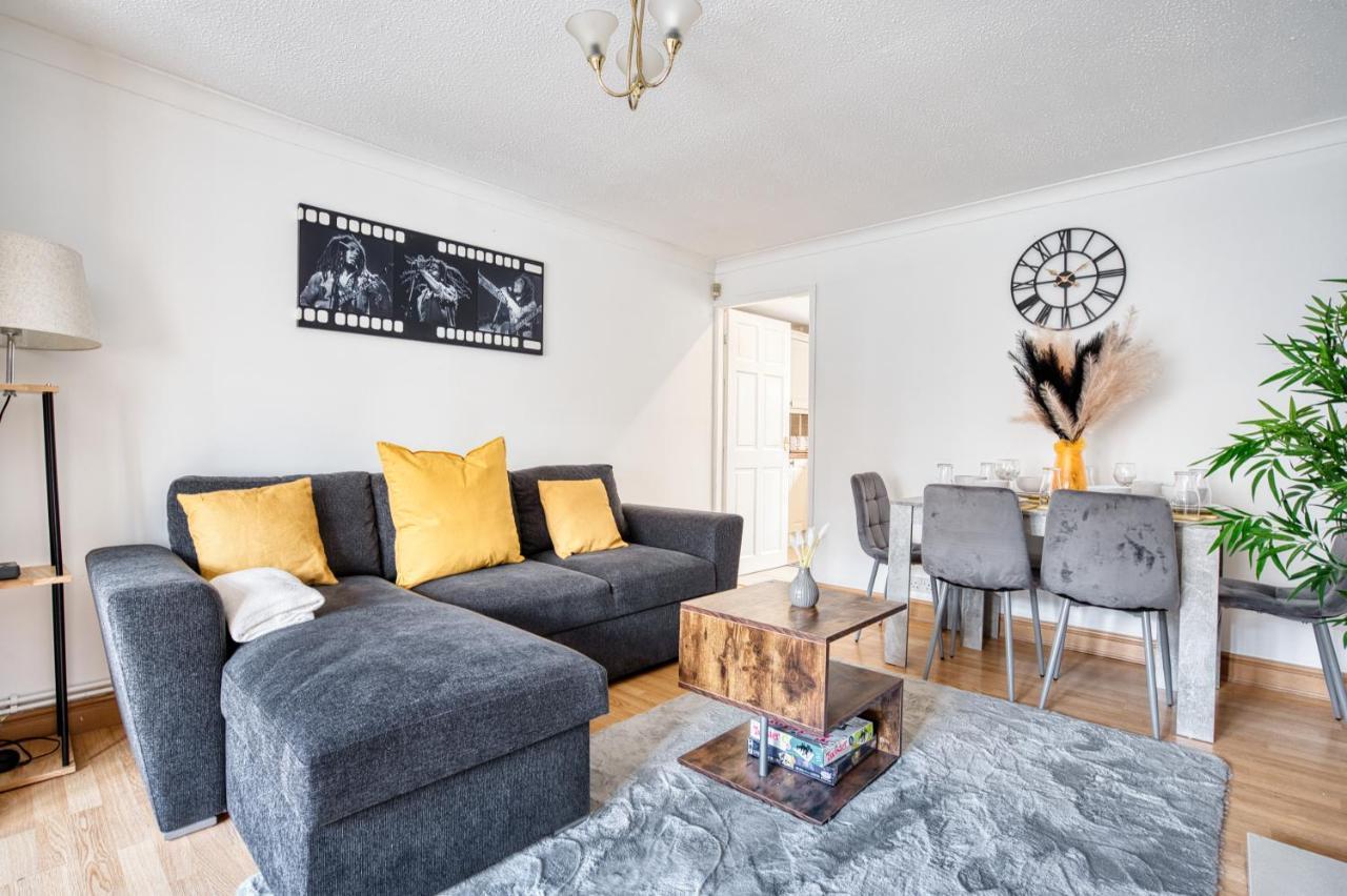 Liverpool Home With Free Parking West Derby Kültér fotó