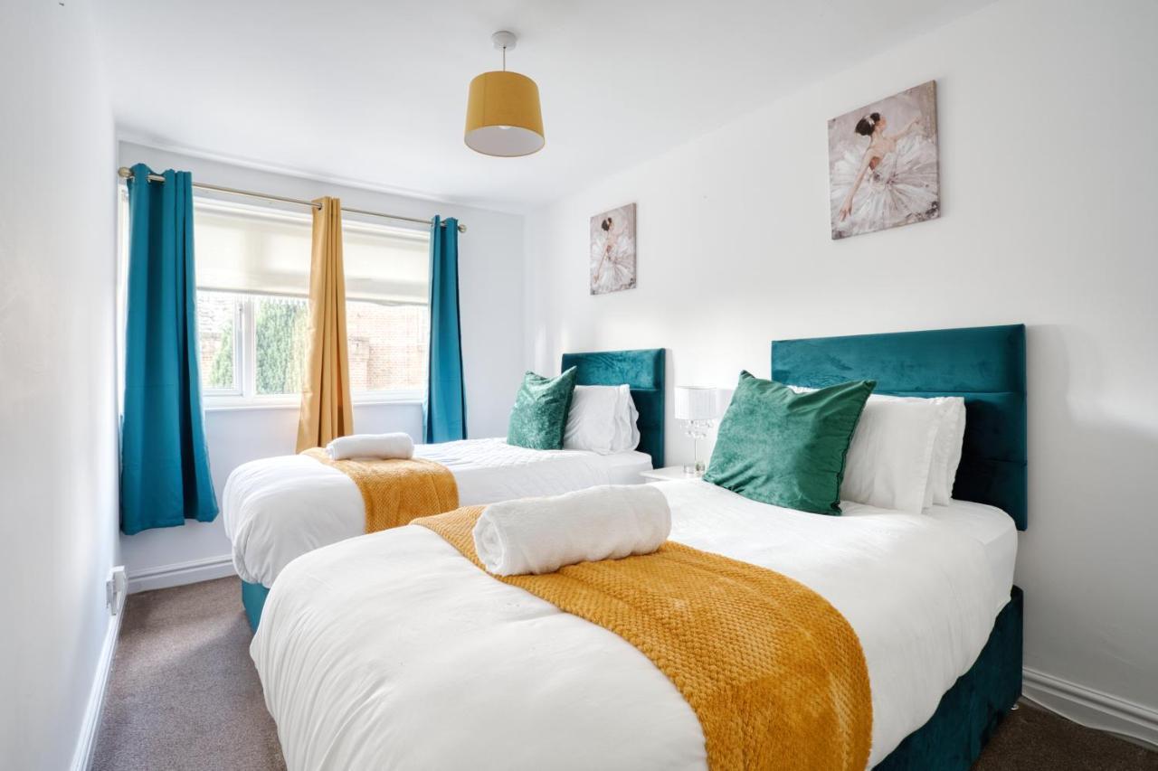 Liverpool Home With Free Parking West Derby Kültér fotó